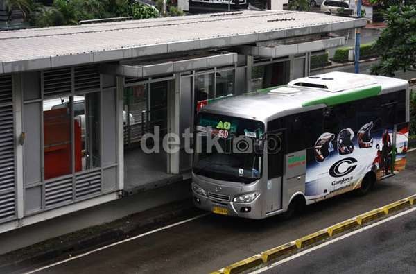 Ya Ampun! Kopaja AC Juga Pernah Diskriminatif Sama Orang Gemuk