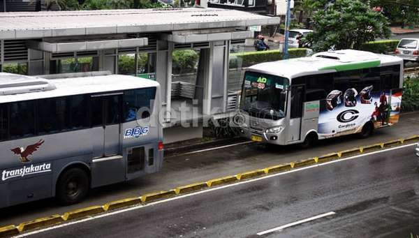 Serobot TransJ atau Ngetem Kelamaan, Kopaja AC Diusir Saja dari Busway