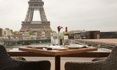 Wow! Perusahaan China Kirimkan 6.400 Pegawainya Liburan ke Paris