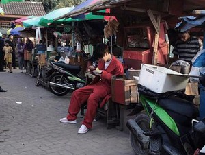 Sedang di Jakarta, Yesung SuJu Masuk Pasar dan Makan Mie