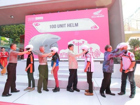 100 Helm Gratis untuk Komunitas Motor