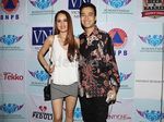 Gaya Cinta Laura dengan Rok Supermini di Acara Amal