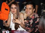 Gaya Cinta Laura dengan Rok Supermini di Acara Amal