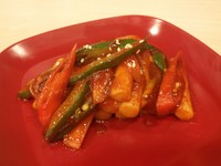 Tteokbokki menjadi sajian pembuka yang gurih pedas. Dengan campuran rice cake yang kenyal dengan balutan saus gochujang rasanya gurih dan nikmat.