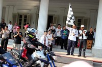 Pelepasan peserta touring dilakukan di Balai Kota Jakarta, Jumat 8 Mei oleh Gubernur DKI Jakarta Bapak Basuki Tjahaja Purnama. Ahok memberikan dukungan semangat bagi 7 srikandi bermotor ini.