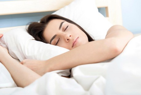 Agar Tak Nyeri Leher Saat Tidur, Baiknya Gunakan Bantal Seperti Apa?