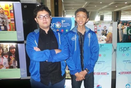 Manfaatkan Sampah, Daun Kering Diolah Jadi Tinta oleh Remaja Asal Semarang