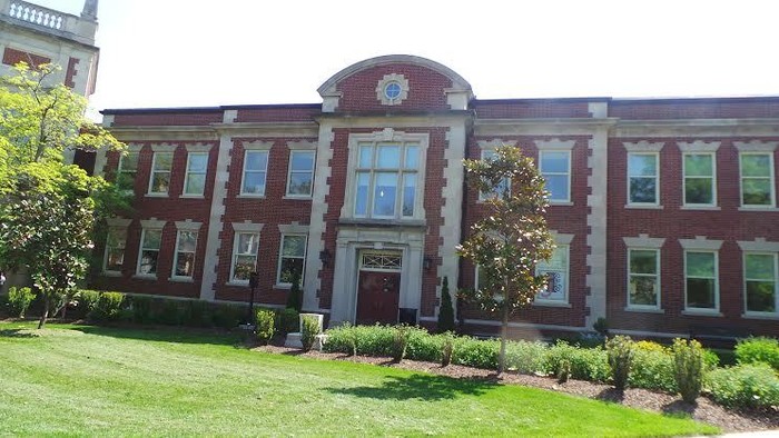 Berkunjung ke Kampus Jurnalistik Tertua di Dunia