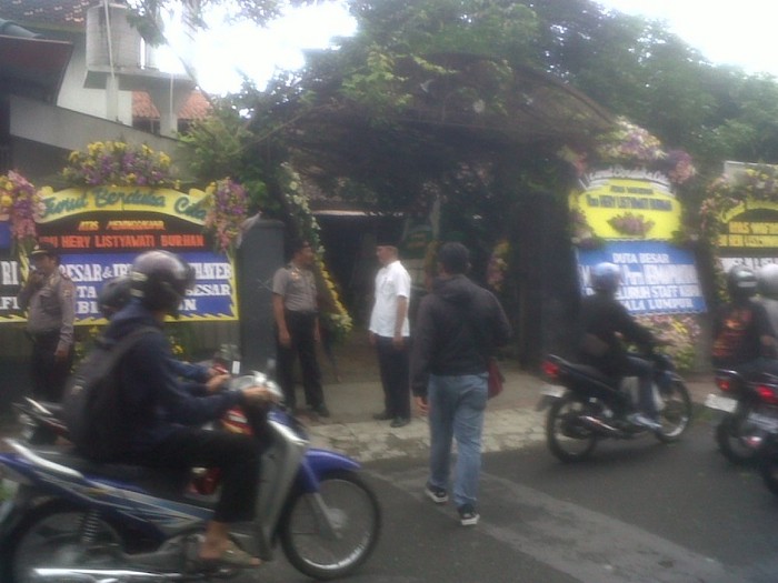 Pelayat Terus Berdatangan ke Rumah Duka Heri Listyowati