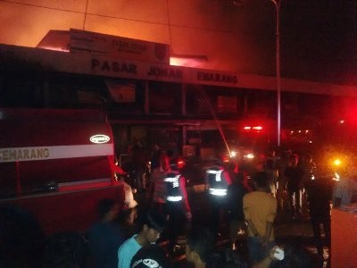 Pasar Johar Semarang Terbakar, Belasan Mobil Pemadam Dikerahkan