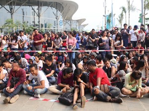 Wah, Ada Katy Perry di Antrean Penonton Jelang Konser Nanti Malam!