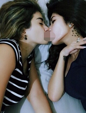 Nikita Mirzani Ciuman dengan Teman Wanita, Wanda Hamidah Hamil Lagi
