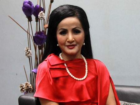 Nikita Mirzani Ciuman dengan Teman Wanita, Wanda Hamidah Hamil Lagi