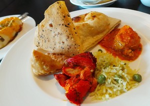 Manjakan Selera di Spectrum Sunday Brunch dengan Foie Gras, Lobster hingga Mojito