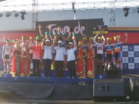 Peter Pouly Pertahankan Gelar Juara