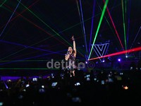 Hits-hits seperti 'Part of Me', 'Wide Awake', 'Dark Horse', 'Unconditionally', 'The One That Got Away', 'Teenage Dream', 'California Gurl', 'This is How We Do', dan lainnya sukses dibawakan.