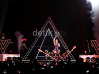 'Firework' dipilih menjadi lagu terakhir.
