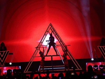 Teatrikal Kucing hingga Tarian Sensual Hadir di Konser Katy Perry Teatrikal Kucing hingga Tarian Sensual Hadir di Konser Katy Perry