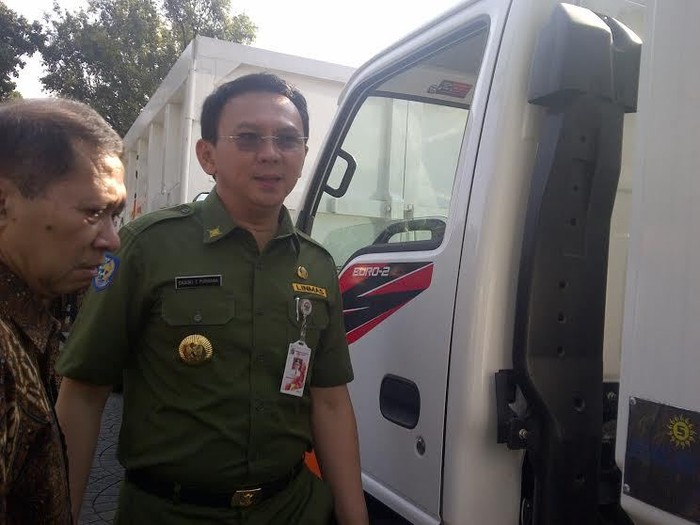 Ahok Senang Terima Sumbangan 5 Truk Sampah dari PT Pelindo