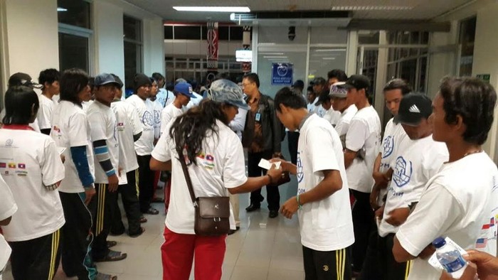 Momen Haru Saat 58 WN Kamboja Korban Perbudakan Benjina Pulang Kampung