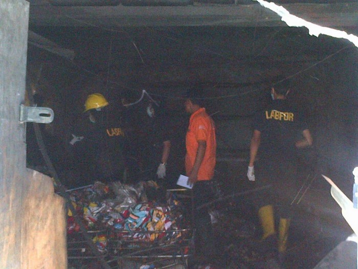 Olah TKP Kebakaran Pasar Johar, Tim Labfor Amankan Kabel Bekas dan Abu