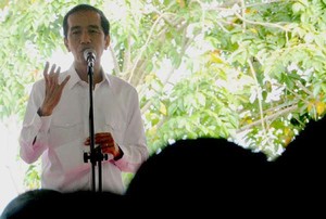 Jokowi Bagikan 3 Kartu Sakti dan Kartu Disabilitas di Manokwari