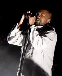 Membuka penampilannya di Wango Tango, Kanye West bawakan lagu 'Black Skinhead', 'I Don't Like', dan 'Stronger' . Kevin Winter/Getty Images/detikFoto.     