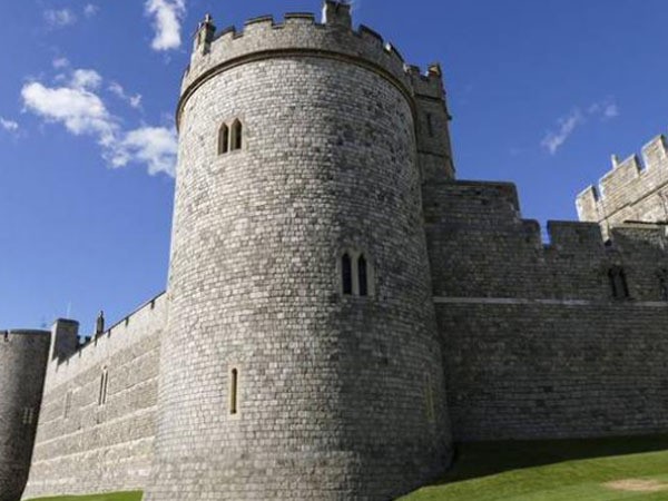 Rekam Kastil Ratu Inggris Pakai Drone, Turis AS Distop Polisi