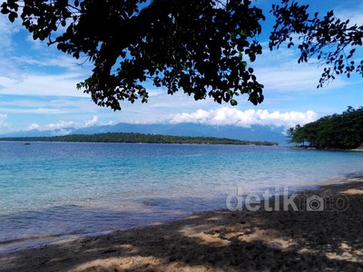 Indahnya Pantai Pasir Putih di Manokwari