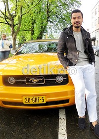 Soal mobil, Chicco termasuk menggemari mobil-mobil sport seperti Mustang yang ia kemudikan di film.