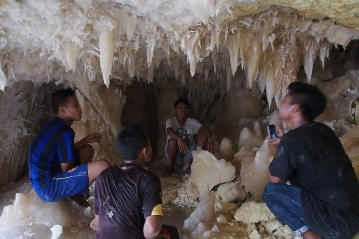 Penampakan Gua Kristal nan Indah di Perbukitan di Tuban yang Terancam Lumat