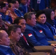 Pakai Jas ke Kongres PD, Jokowi Mengaku Ingin Rapi Seperti SBY