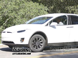 Tesla Janji Perbanyak Produksi Model X