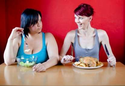 Orang di Sekitar Turut Pengaruhi Porsi Makanan yang Dikonsumsi