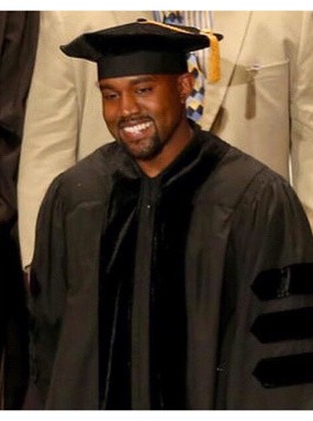 Kanye West Raih Gelar Doktor Kehormatan