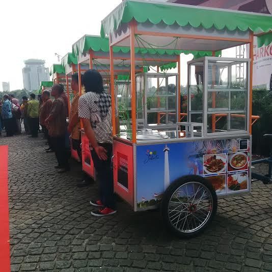Bagi-bagi Gerobak Bakso Gratis, Mendag Gobel: Jangan Pakai Daging Celeng!