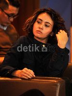 Gaya Ayushita dengan Parka