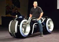 Sebagai catatan, motor listrik layaknya sebuah motor masa depan ini diperkuat dengan sistem motor listrik 96 v dengan baterai ion lithium, pedal gasnya dikontrol dengan komputer. Pool/Gizmag.com.