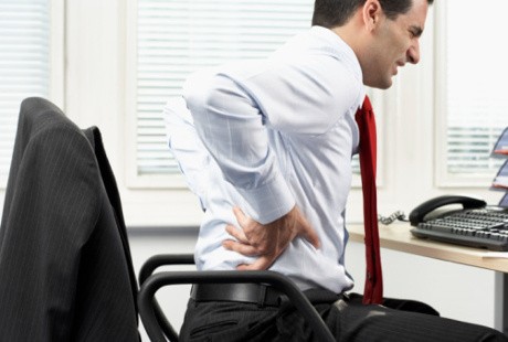 Risiko Nyeri Punggung Bisa Dipicu 5 Hal Aneh Ini