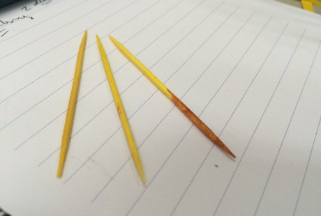 Tusuk Gigi Pendeteksi Boraks Jadi Merah Kalau Positif, Begini Penampakannya