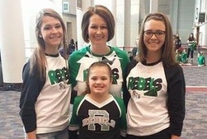 Lacey, Bocah dengan Down Syndrome yang Berhasil Jadi Anggota Cheerleader