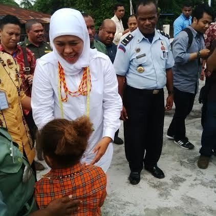 Mensos Bagikan 477 Kartu KIS di Masjid Keramat Luar Batang