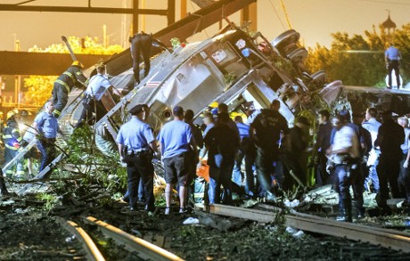 Kereta Amtrak Anjlok di Philadelphia AS Tewaskan 5 Orang, Puluhan Luka