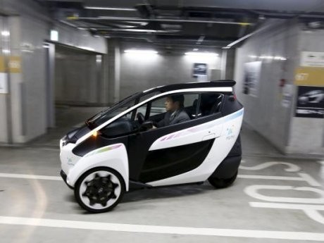 Juli 2015, Toyota Uji Coba Mobil Tiga Roda i-Rod