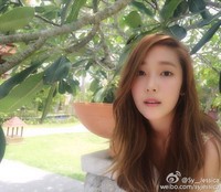 Artis kelahiran 18 April 1989 itu terlihat natural. (Weibo/Jessica Jung)