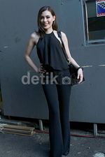 Mantan Istri Okan Cornelius Cantik Berbibir Merah Merona