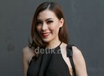 Mantan Istri Okan Cornelius Cantik Berbibir Merah Merona