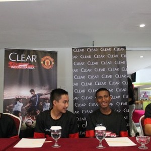 Dari Menimba Pengalaman di Old Trafford Hingga Dititipi Oleh-oleh