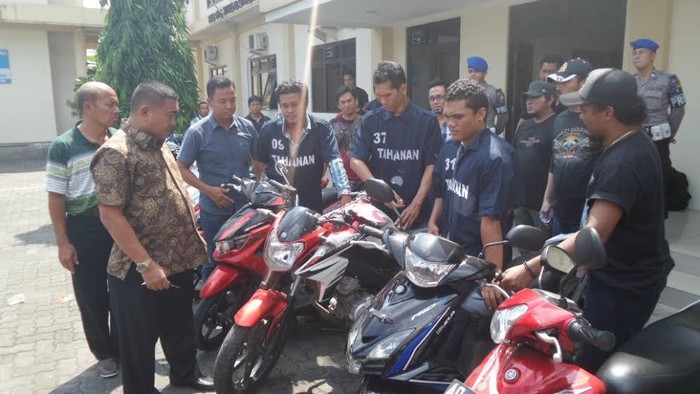 Mengaku Debt Collector, Komplotan Penjahat Ini Rampas Motor Tanpa Pelat Nomor