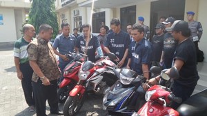 Mengaku Debt Collector, Komplotan Penjahat Ini Rampas Motor Tanpa Pelat Nomor